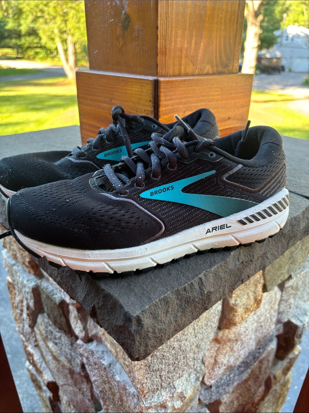 Brooks Women's Black & Teal Running Sneakers